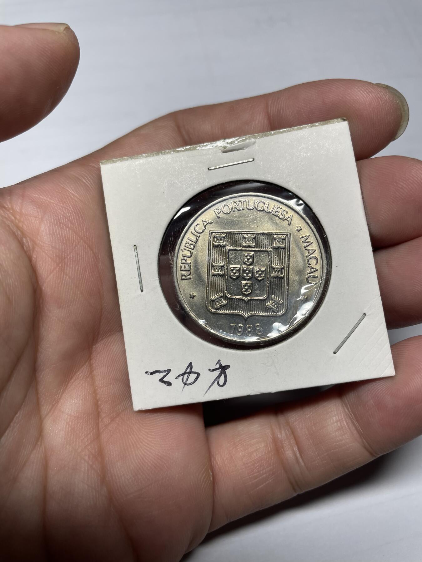 每日一拍，2024年集古藏今外币拍卖第十五期-第8场—（总第148拍），可以寄存60天，满160元包邮。 1988年澳门大龙五元