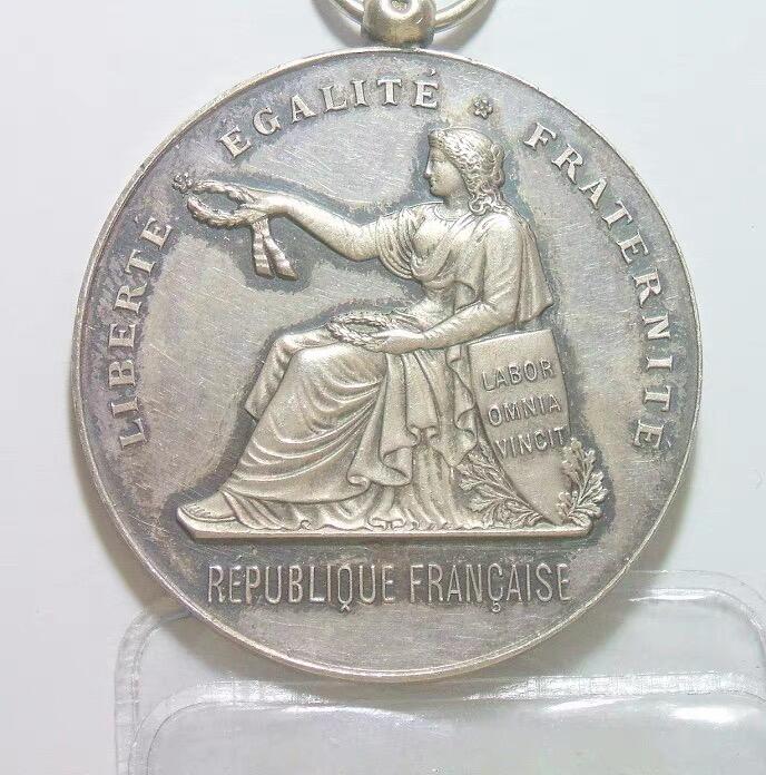 法国1905年 玛丽安娜女神坐像高浮雕精制大银章 43MM 28.5克