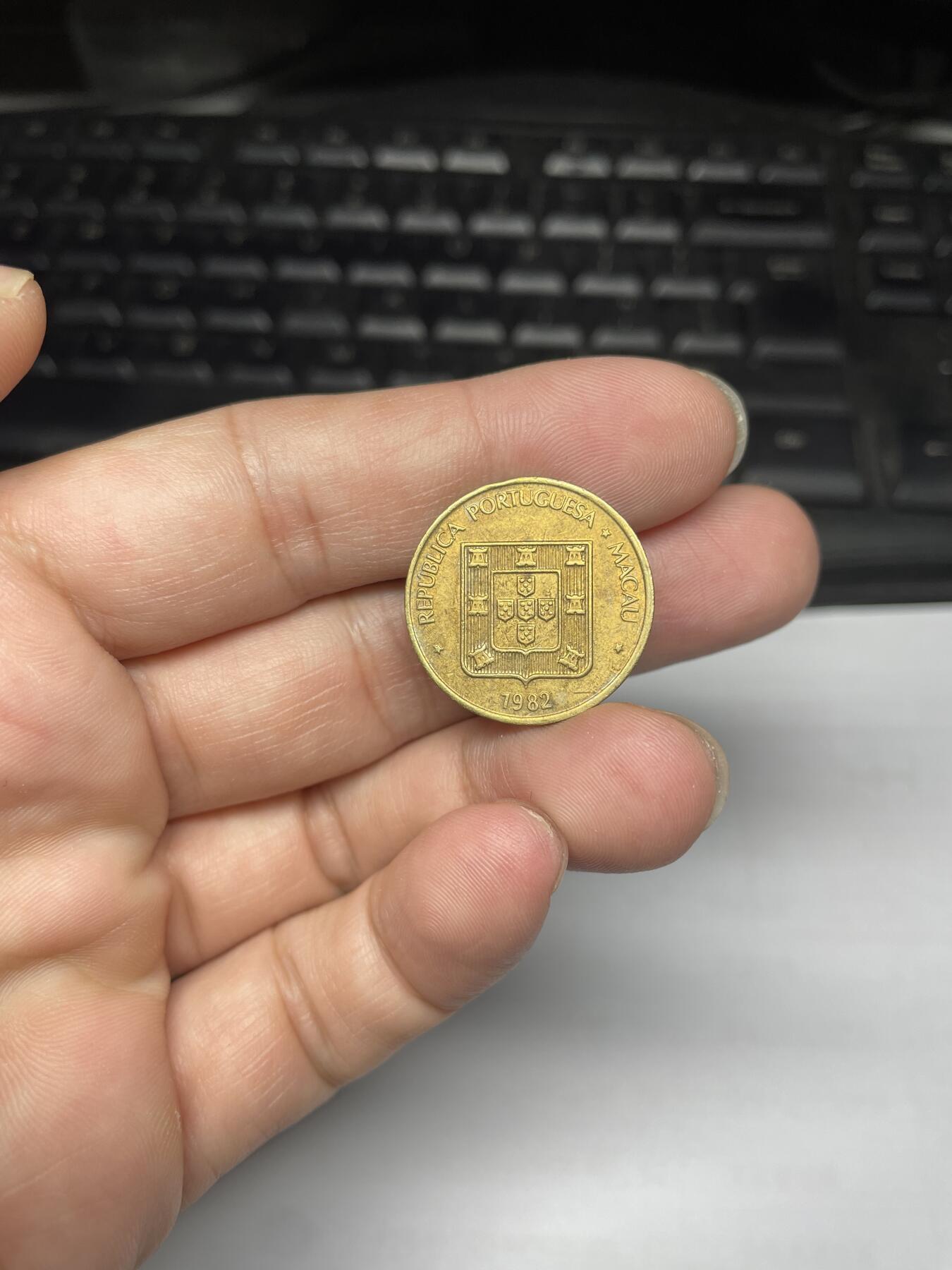 每日一拍，2024年集古藏今外币拍卖第十五期-第8场—（总第148拍），可以寄存60天，满160元包邮。 1982年澳门寿字
