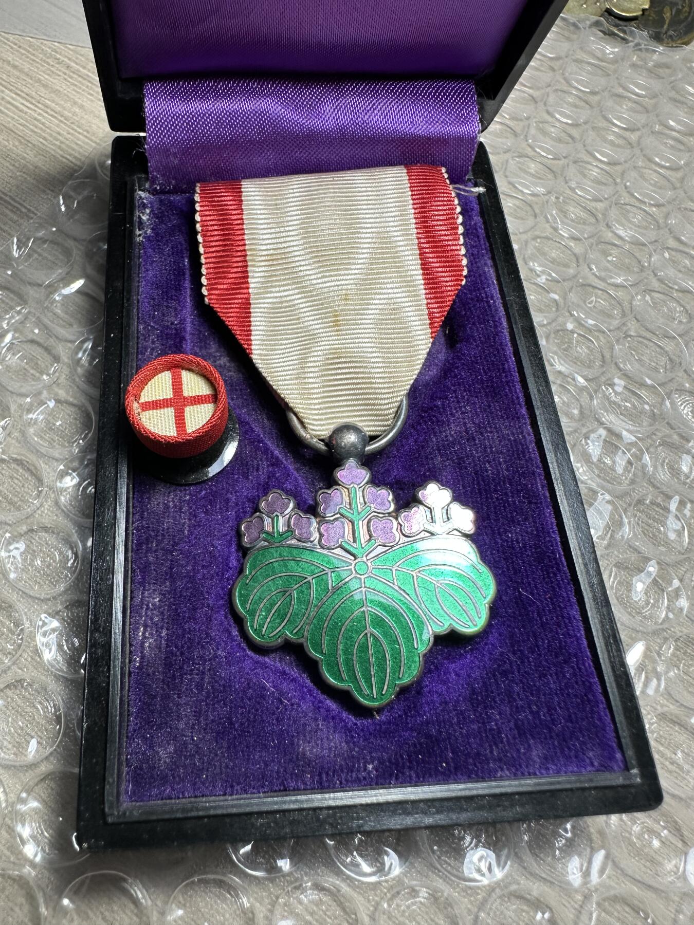 精美日本系列勋章 七等青色桐叶章，原盒带勋略，少见，银制
