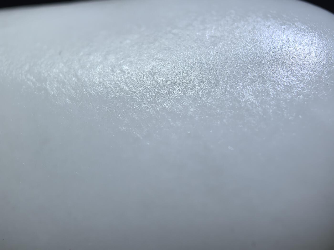 收藏级新疆和田籽料原皮原籽无修羊脂白玉吊坠挂件，好玉不琢未打孔。玉质温润细腻有光泽，打灯无结构！实物实拍无滤镜！ ​尺寸:5.3cm*2.6cm*1.4cm ​克重:30.8g