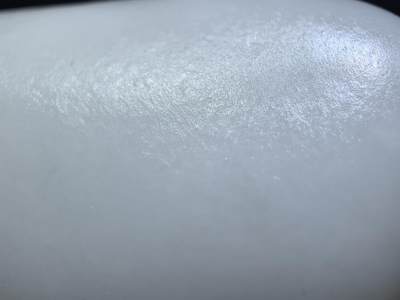 收藏级新疆和田籽料原皮原籽无修羊脂白玉吊坠挂件，好玉不琢未打孔。玉质温润细腻有光泽，打灯无结构！实物实拍无滤镜！ ​尺寸:5.3cm*2.6cm*1.4cm ​克重:30.8g 收藏级新疆和田籽料原皮原籽无修羊脂白玉吊坠挂件，好玉不琢未打孔。玉质温润细腻有光泽，打灯无结构！实物实拍无滤镜！ ​尺寸:5.3cm*2.6cm*1.4cm ​克重:30.8g