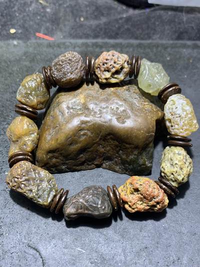 精美罕见立体纹筋脉石老料原石手串一条， - 精美罕见立体纹筋脉石老料原石手串一条，