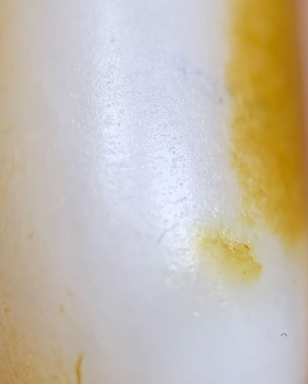 收藏级和田籽料撒金皮羊脂白玉小原籽吊坠挂件，原皮原籽无修，肉细无结构，表皮可见天然毛孔等！未打孔可代镶金！ ​尺寸:3.1cm*1.3cm ​克重:7.5g