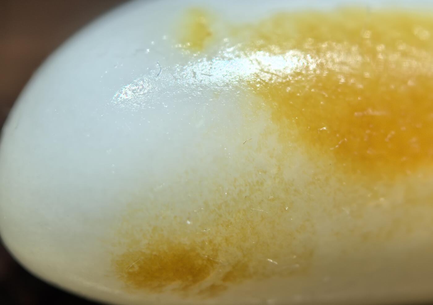 收藏级和田籽料撒金皮羊脂白玉小原籽吊坠挂件，原皮原籽无修，肉细无结构，表皮可见天然毛孔等！未打孔可代镶金！ ​尺寸:3.1cm*1.3cm ​克重:7.5g