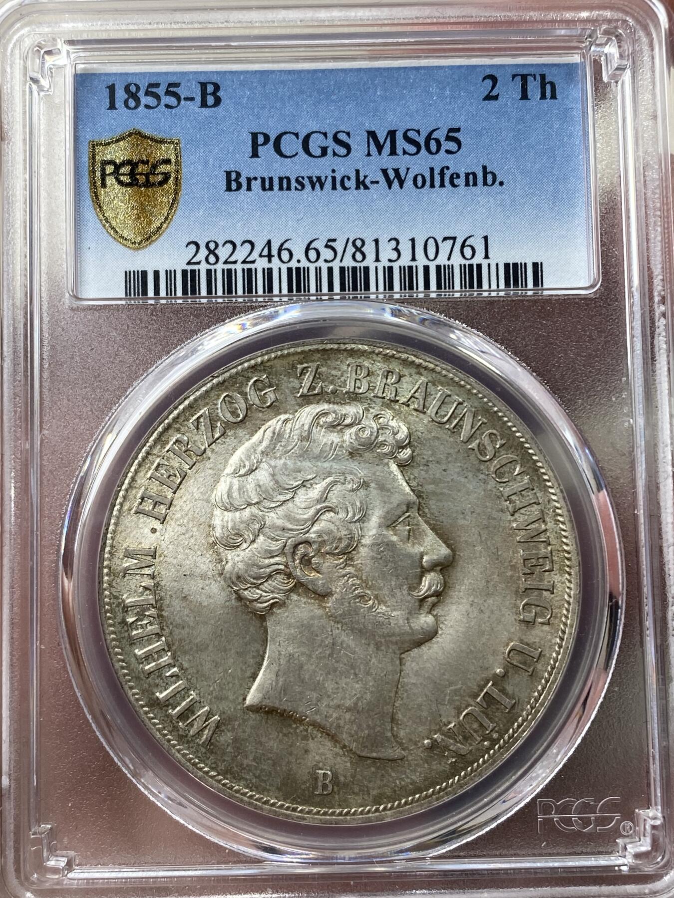 万国钱币拍卖第035期（金银流霞●万国秋季大拍） PCGS MS65 1855年德国布伦瑞克-狼堡大纹章流通2泰勒 上手后令人震撼的品相，个人觉得65都是低评，在包浆的加持下可能比其刚出厂时还要美丽，正如奥斯卡王尔德所说：外表美才是最深刻的美，因为无需任何铺垫就能直击心灵。