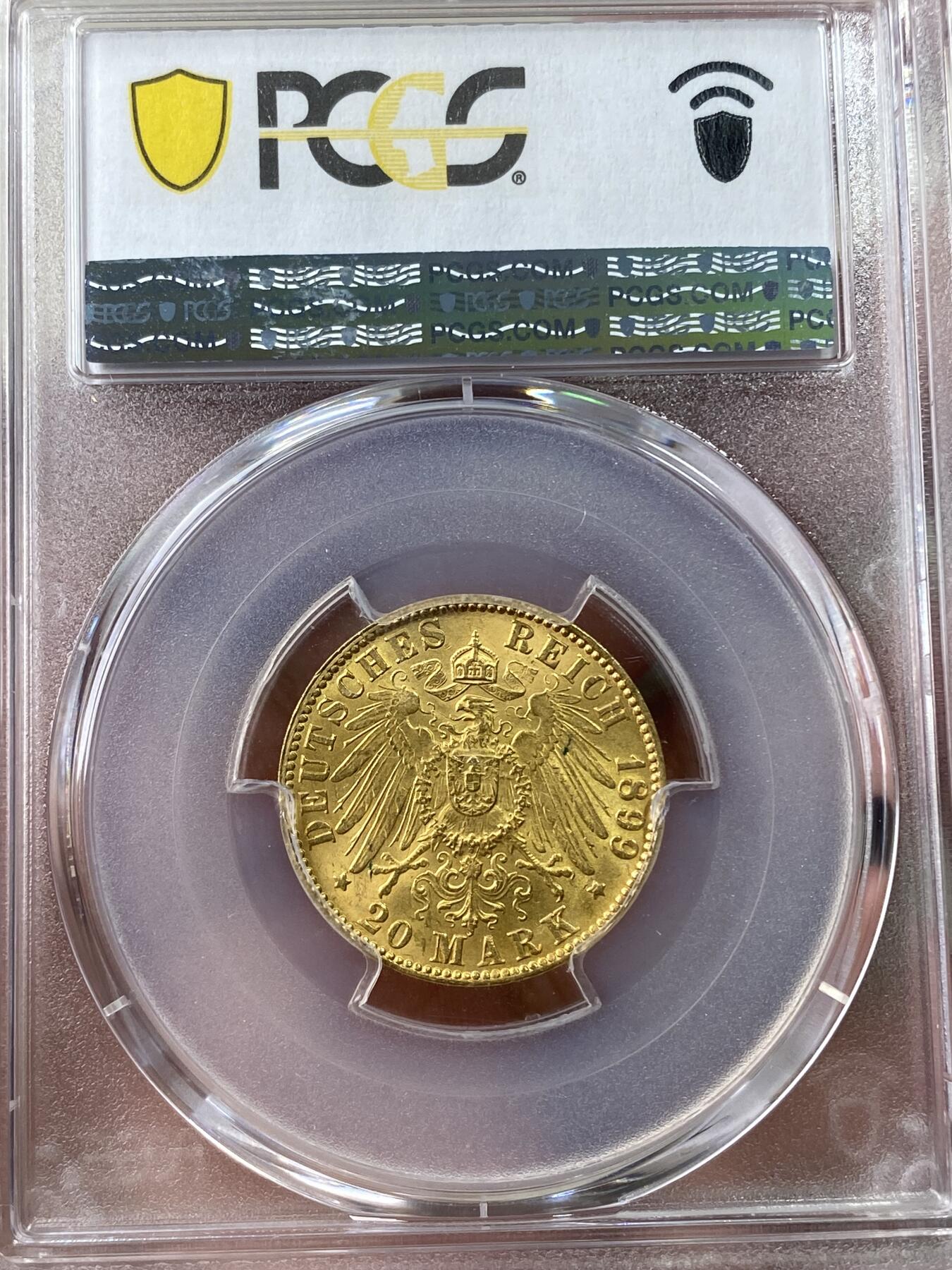 万国钱币拍卖第035期（金银流霞●万国秋季大拍） PCGS MS64 1899年德国汉堡早期长翅20马克金币 除1913外所有汉堡长翅20马克的高分都有相当大的难度，原味深打，丝绸转光，无限接近出厂状态，PC更高分仅2枚，7.98g，900金。