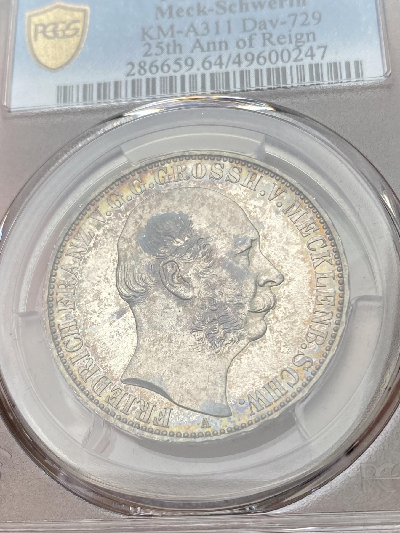 万国钱币拍卖第035期（金银流霞●万国秋季大拍） PCGS MS64 1867年德国梅克伦堡-什未林盾徽流通1泰勒 盾徽非常华丽的小邦泰勒 渐变式七彩环绕  镜面感极强 顶级收藏品质