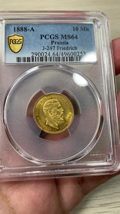 万国钱币拍卖第035期（金银流霞●万国秋季大拍） PCGS MS64 1888年德国普鲁士三皇之年腓特烈三世10马克金币 经典三皇金币，金光炸裂，原味深打顶级品，3.98g 900金。