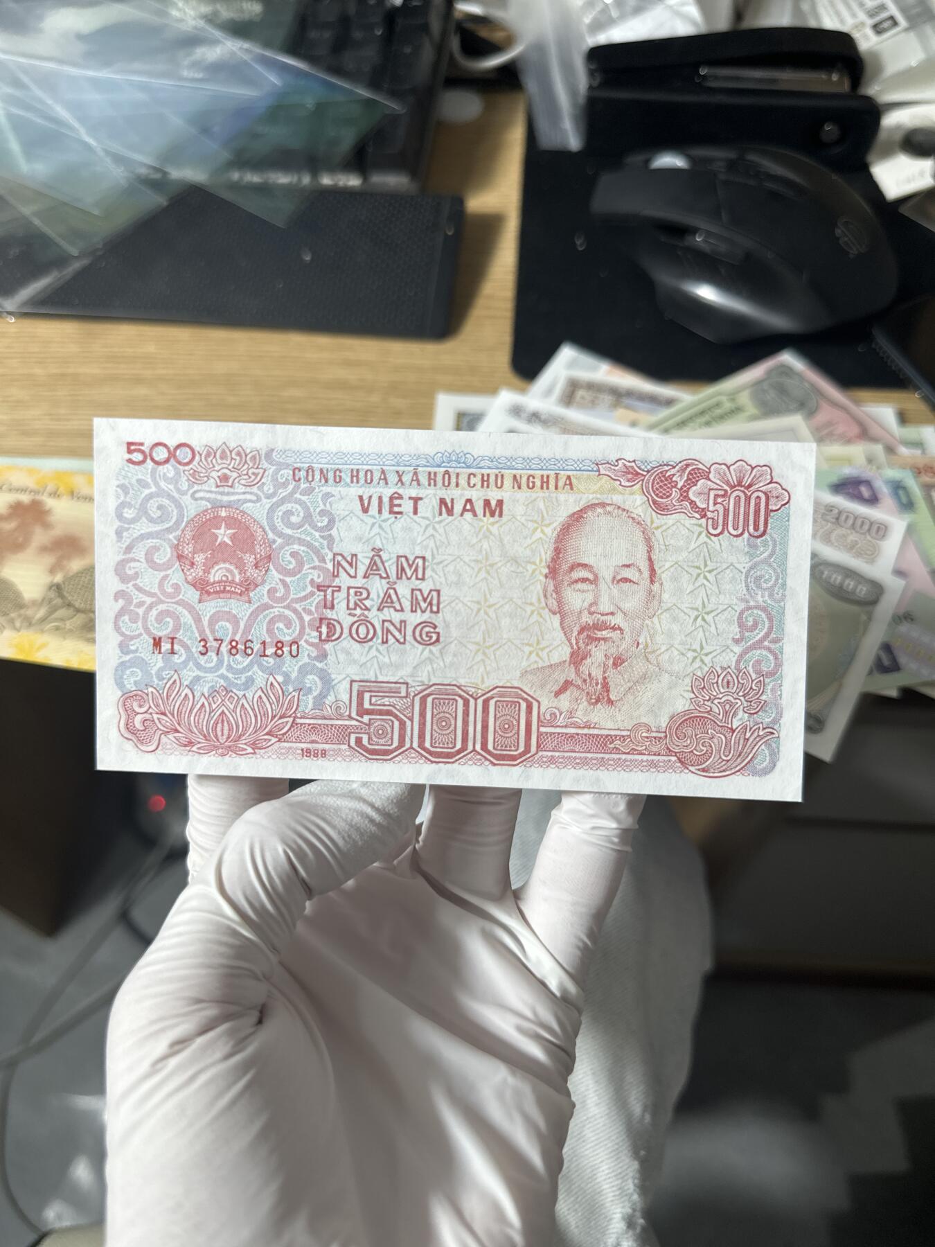 大放肉了「刚开业」外钞 越南盾500盾 