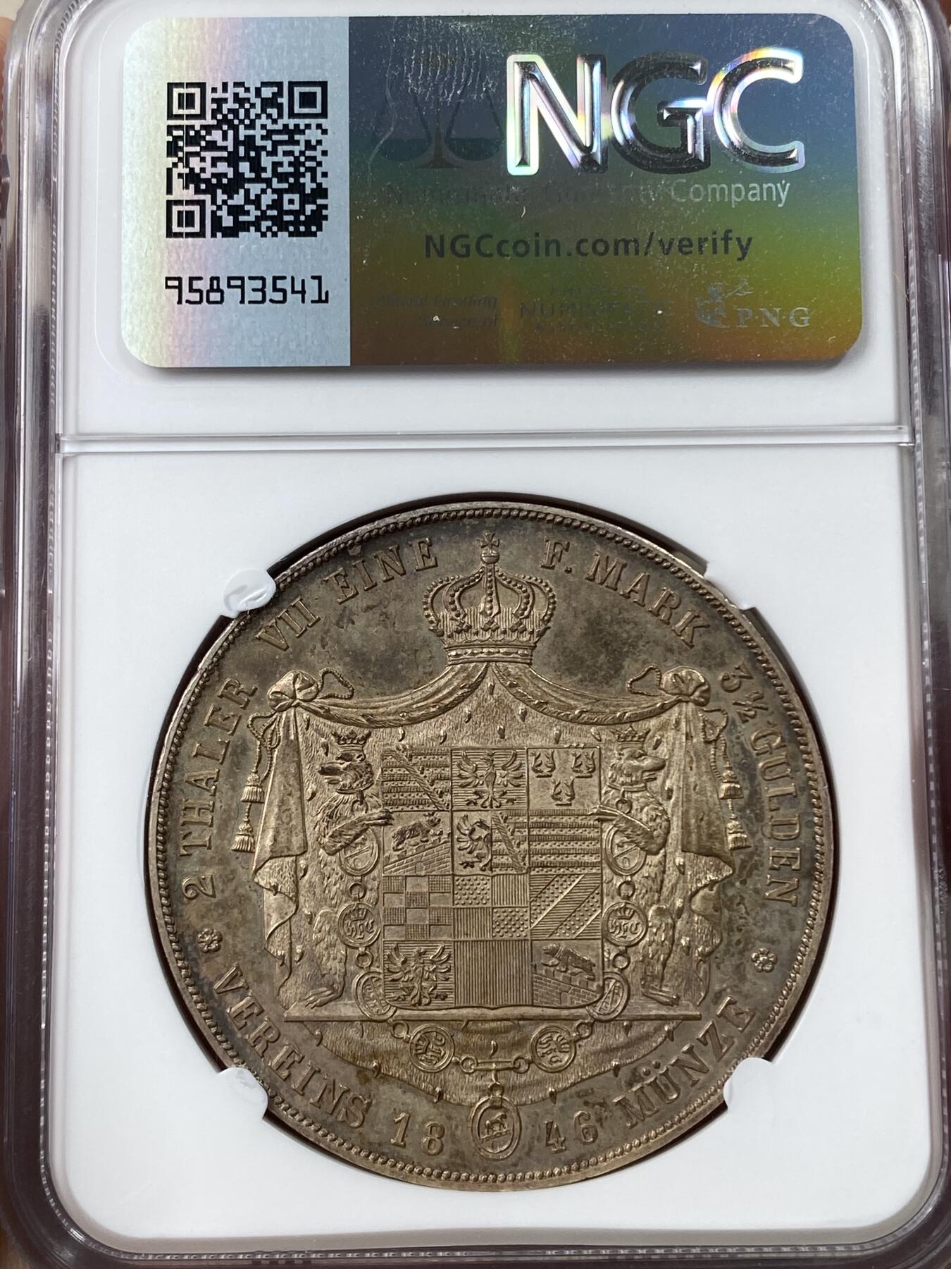 万国钱币拍卖第035期（金银流霞●万国秋季大拍） NGC MS63 1846年德国安哈尔特-德劭双熊大纹章流通2泰勒 大名鼎鼎的安哈特双熊，可以说是邦国2t中最具人气的品种，利奥波德·弗雷德里希大公佛祖般的卷发令人过目不忘，背后双熊扶盾孔武有力，双面老五彩包浆，PL质感，昆克裸币成本约55000元，实物预估64的状态。