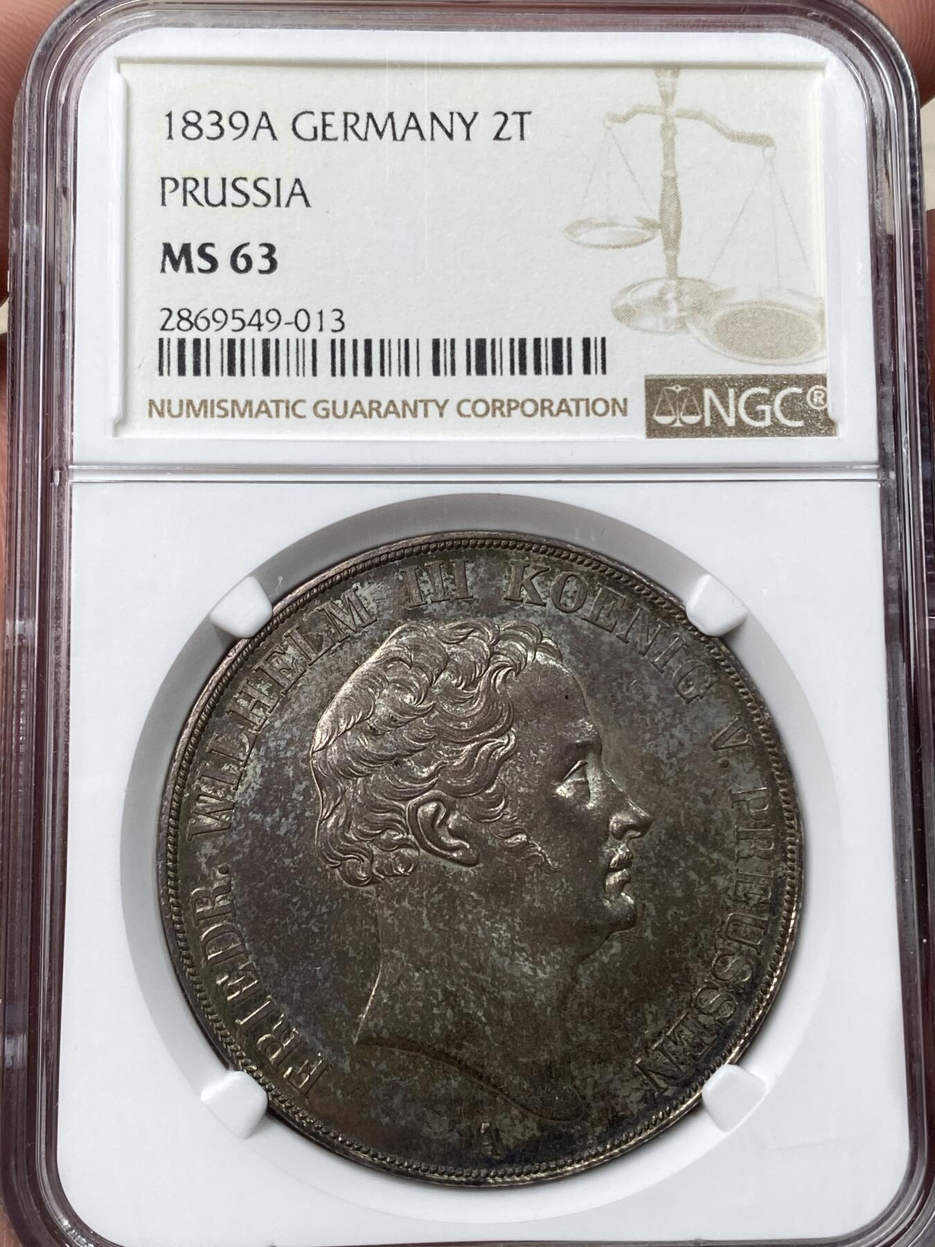 万国钱币拍卖第035期（金银流霞●万国秋季大拍） NGC MS63 1839年德国普鲁士威廉三世大纹章流通2泰勒 两年发行品种，而其中1839的发行量只有1840的十分之一，普鲁士2泰勒的开山之作，超神熟美五彩倒影包浆，纹章打制锋利，普鲁士2t系列中的绝对难点之一，也是不可或缺的一环。