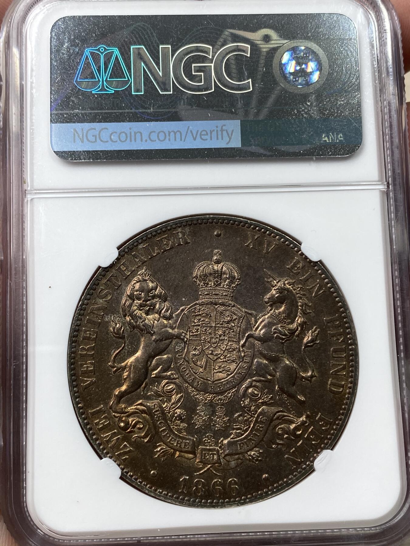 万国钱币拍卖第035期（金银流霞●万国秋季大拍） NGC UNCD 1866年德国汉诺威乔治五世狮马2泰勒 如此均匀的金红色包浆实属难得，高点也有着相当良好的表现。
