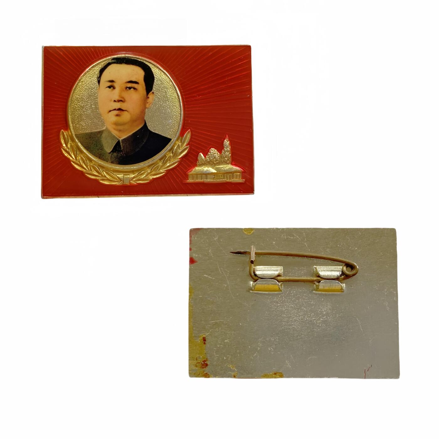 经典款 70年代金日成像章1 万景台红方块