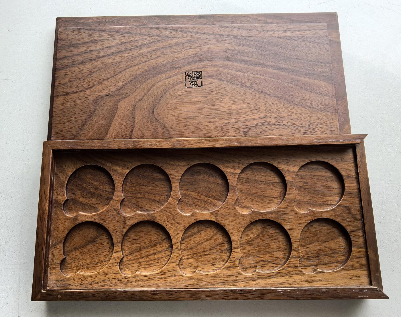 凡希社世界钱币第二百八十五期（秋季大拍②） 老钱庄胡桃木10格克朗型钱币盒，养包浆神器！26*12.5cm