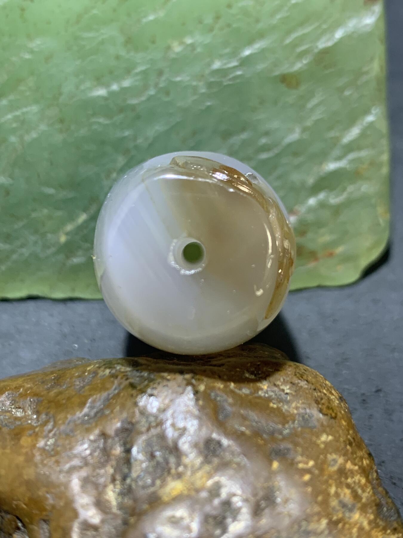 高玉化亚光海洋玉髓手工俏色巧雕寻仙问道意境大桶珠一个！