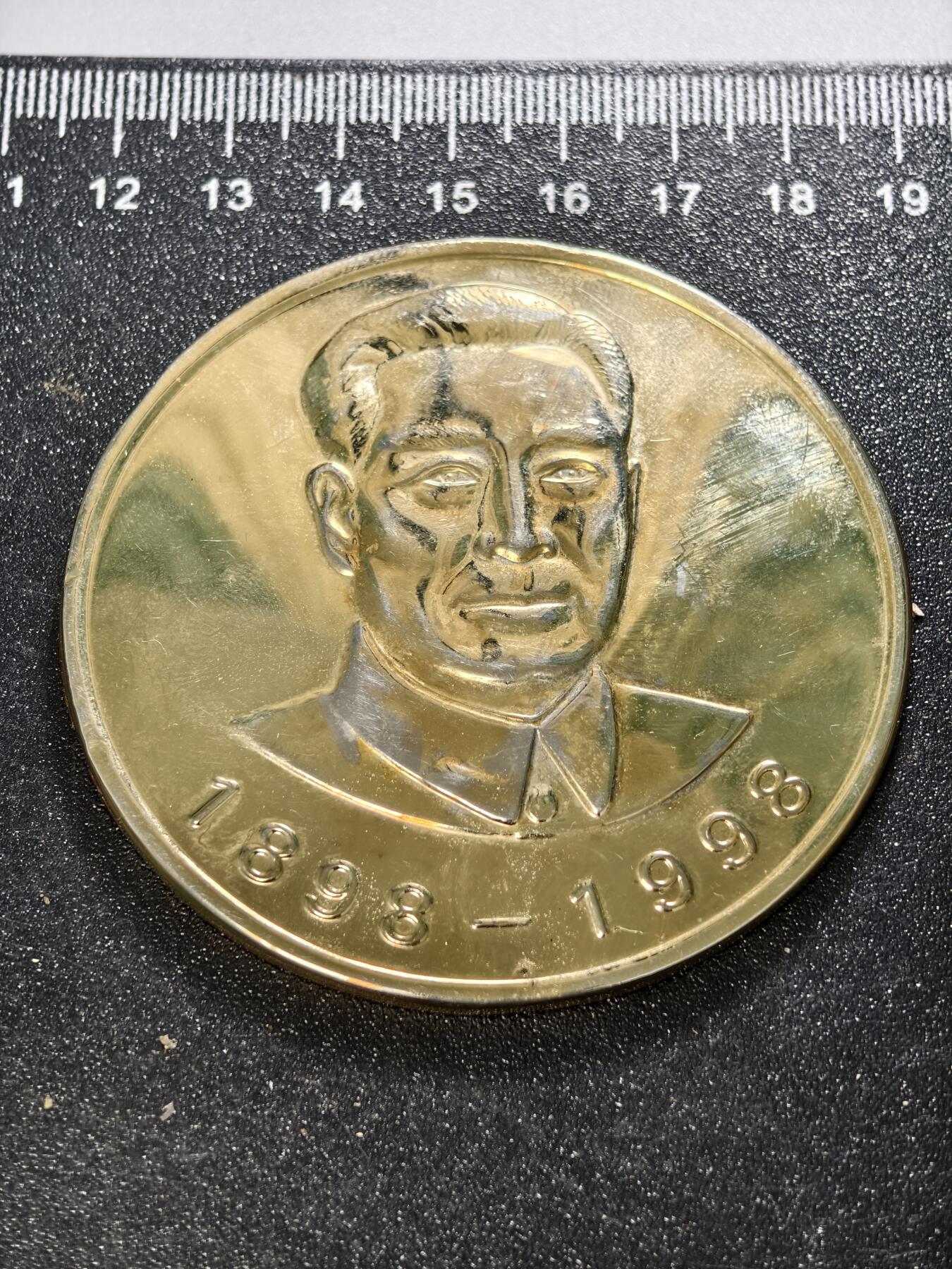 九期新疆小崔一丝路币杂件工艺品徽章拍卖 纪念章