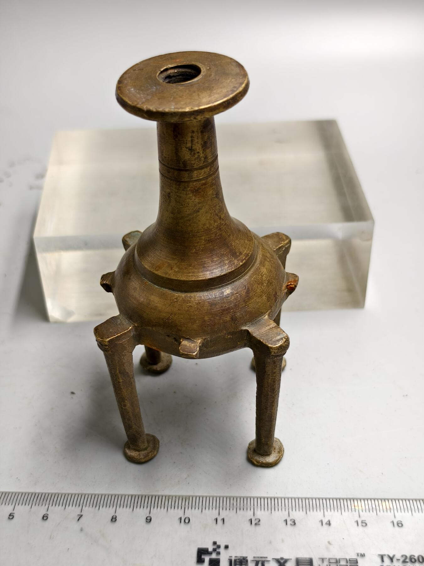 九期新疆小崔一丝路币杂件工艺品徽章拍卖 铜香插