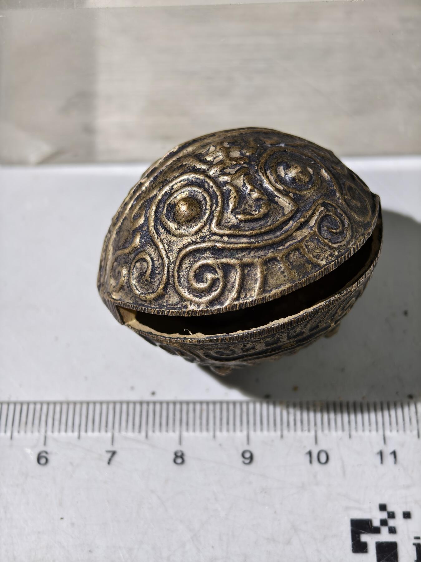 九期新疆小崔一丝路币杂件工艺品徽章拍卖 铜铃铛