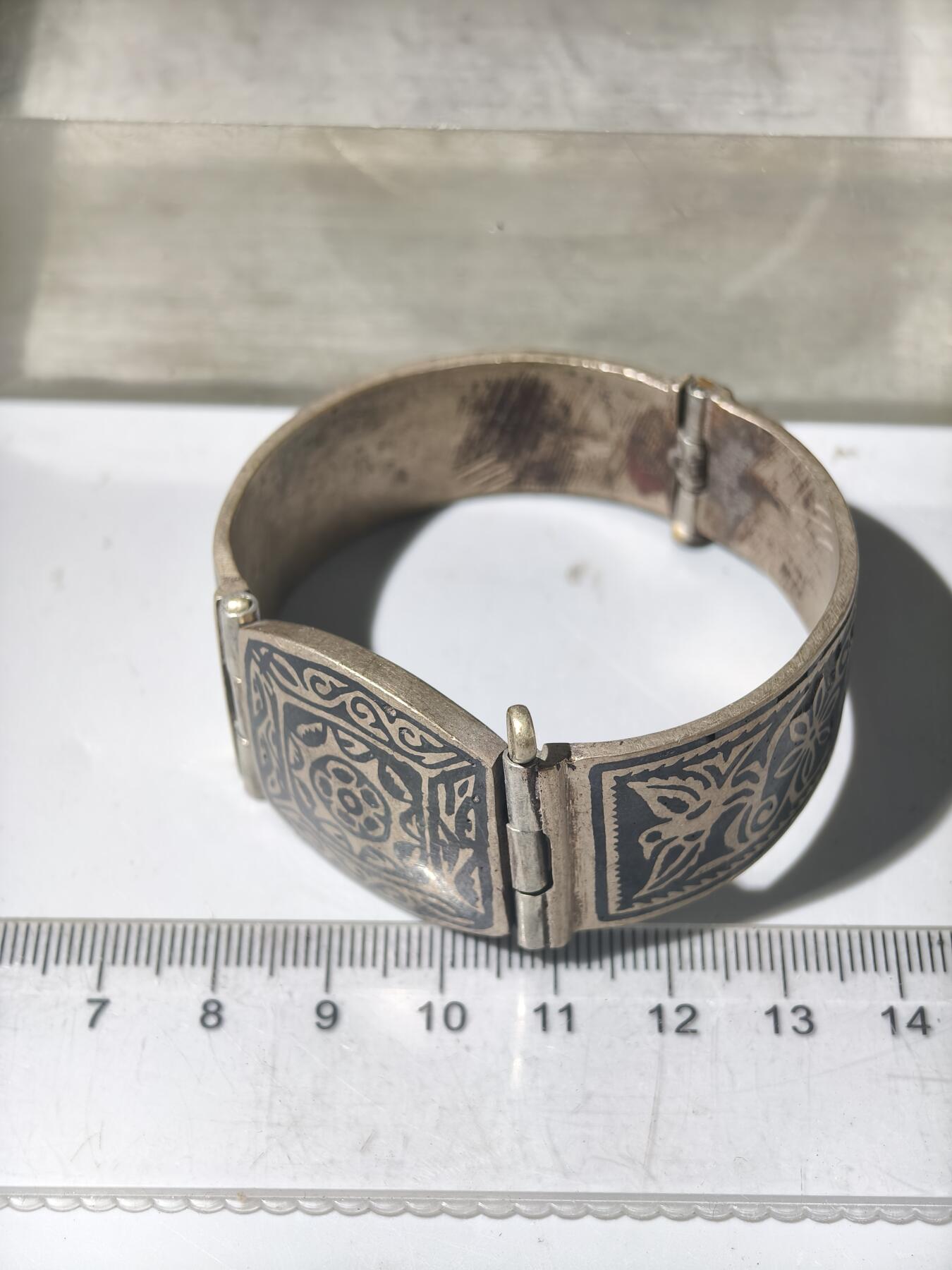 九期新疆小崔一丝路币杂件工艺品徽章拍卖 少数民族地区铜器