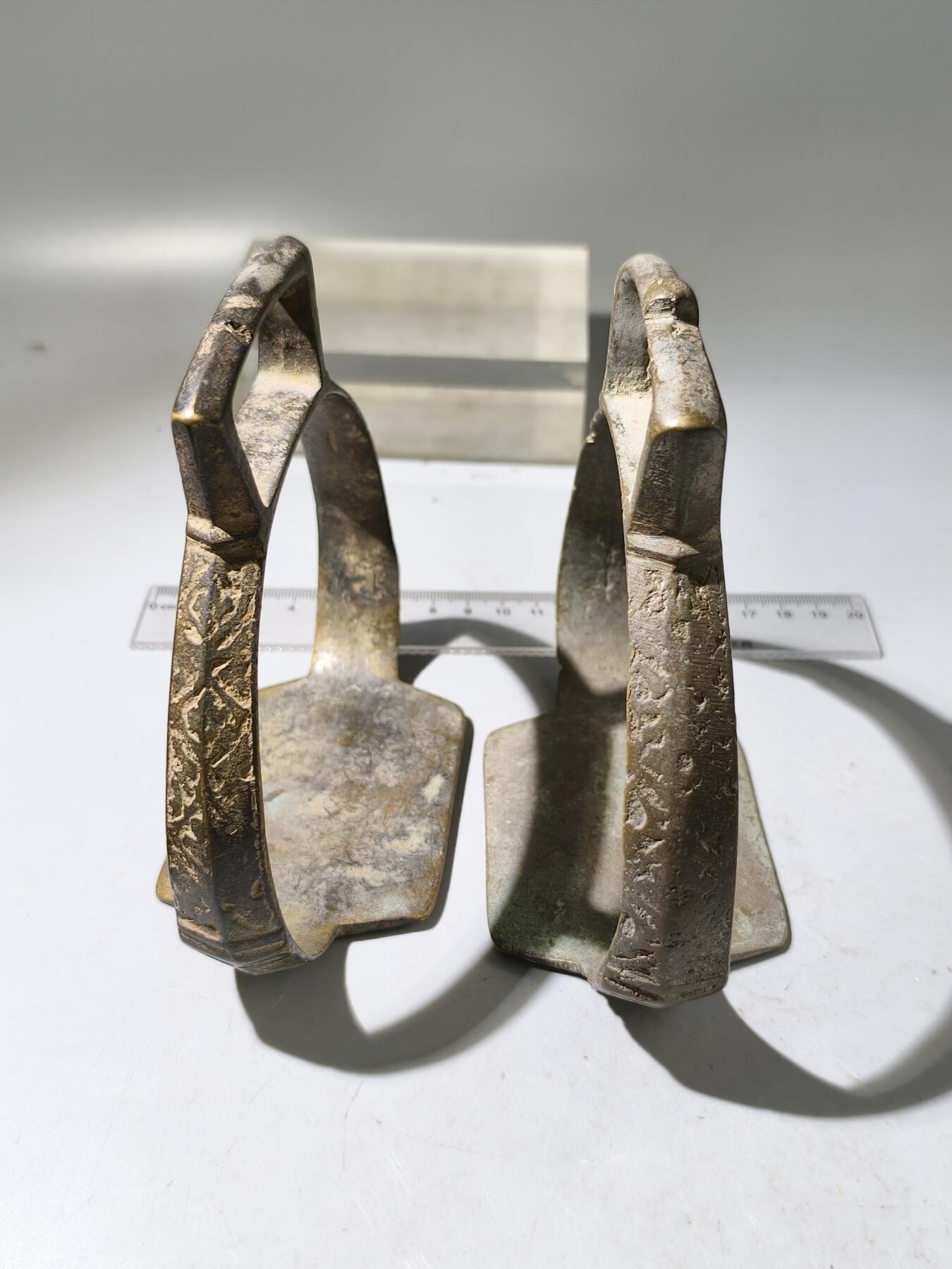 九期新疆小崔一丝路币杂件工艺品徽章拍卖 少数民族地区铜器