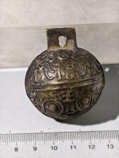 九期新疆小崔一丝路币杂件工艺品徽章拍卖 - 铜铃铛