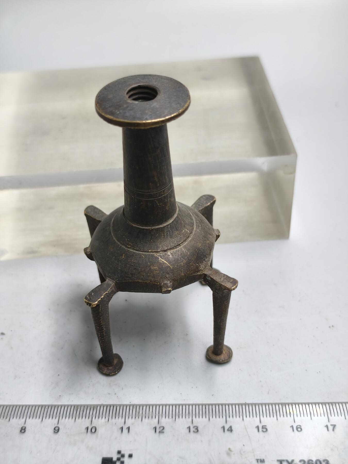 九期新疆小崔一丝路币杂件工艺品徽章拍卖 铜香插