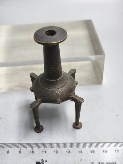 九期新疆小崔一丝路币杂件工艺品徽章拍卖 - 铜香插