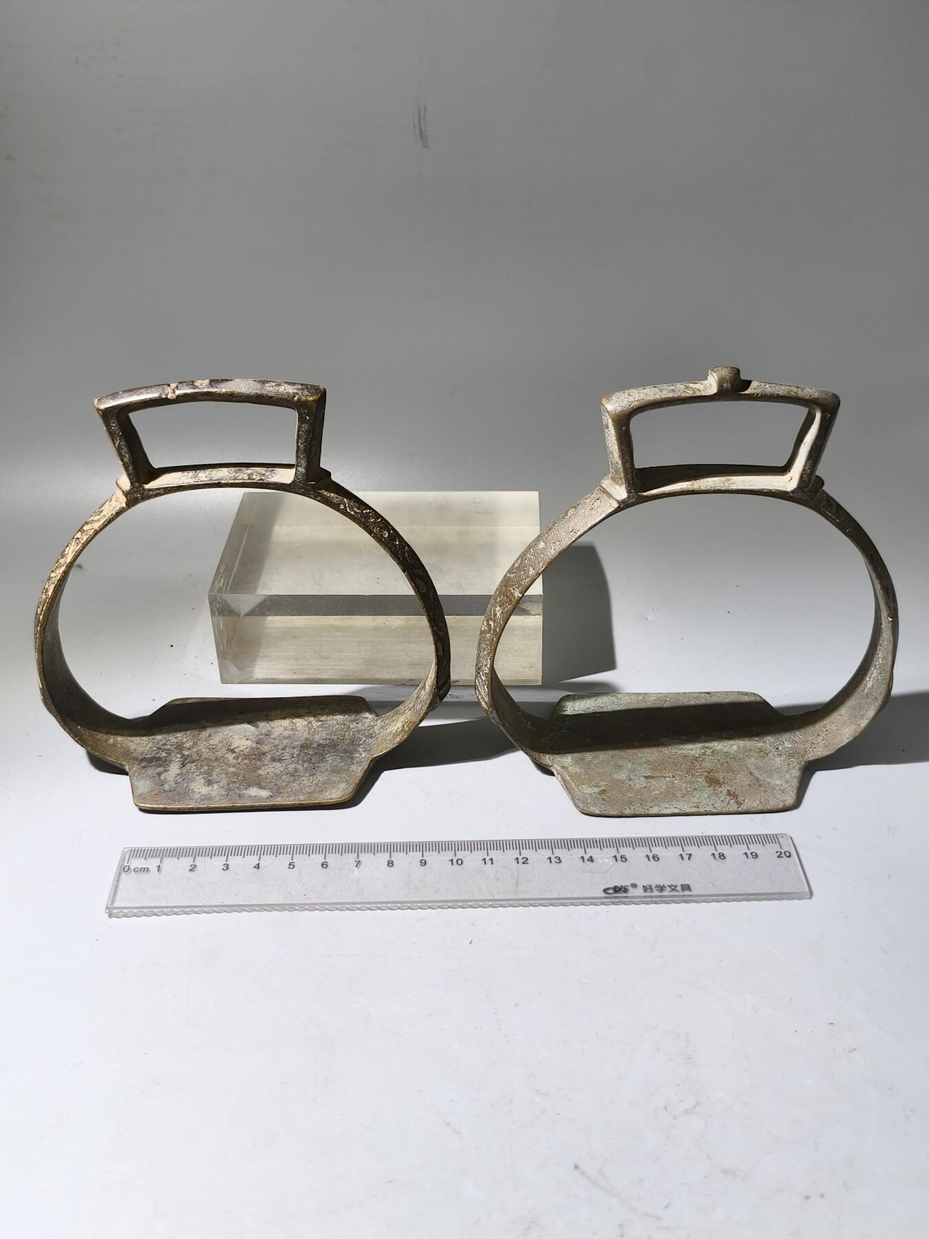 九期新疆小崔一丝路币杂件工艺品徽章拍卖 少数民族地区铜器