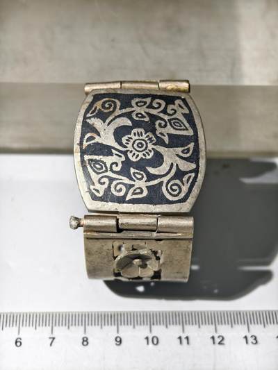 九期新疆小崔一丝路币杂件工艺品徽章拍卖 - 少数民族地区铜器