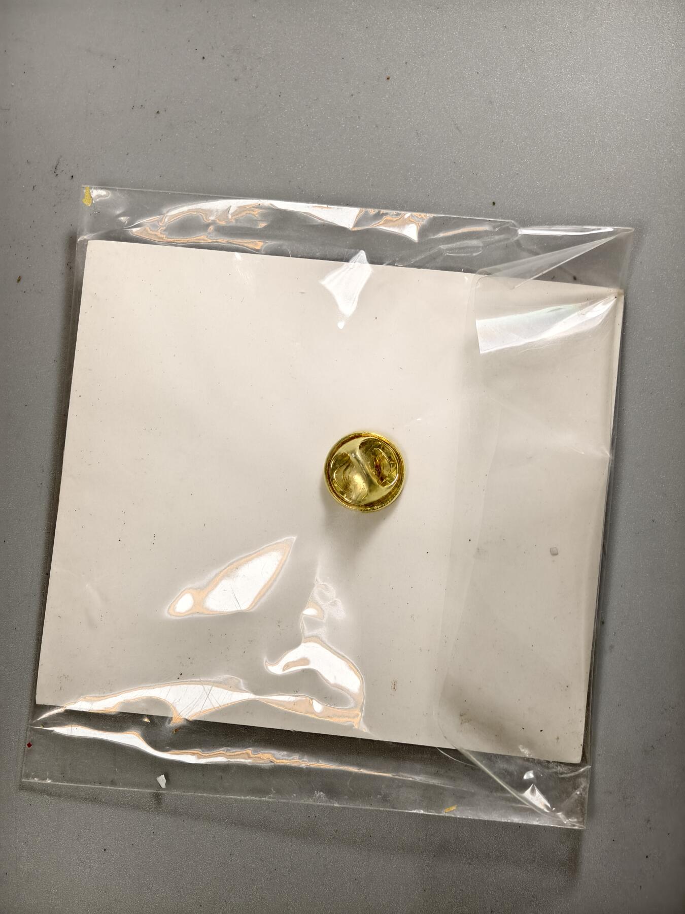 九期新疆小崔一丝路币杂件工艺品徽章拍卖 兵团记忆章子