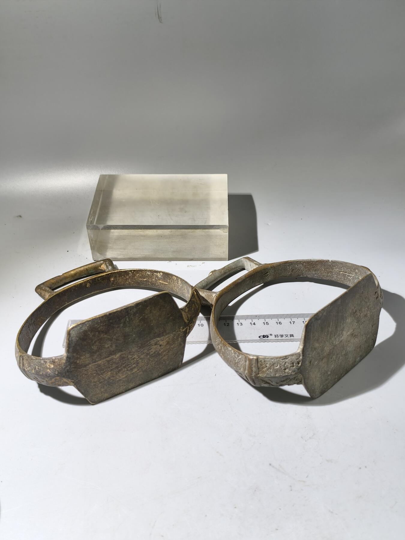 九期新疆小崔一丝路币杂件工艺品徽章拍卖 少数民族地区铜器