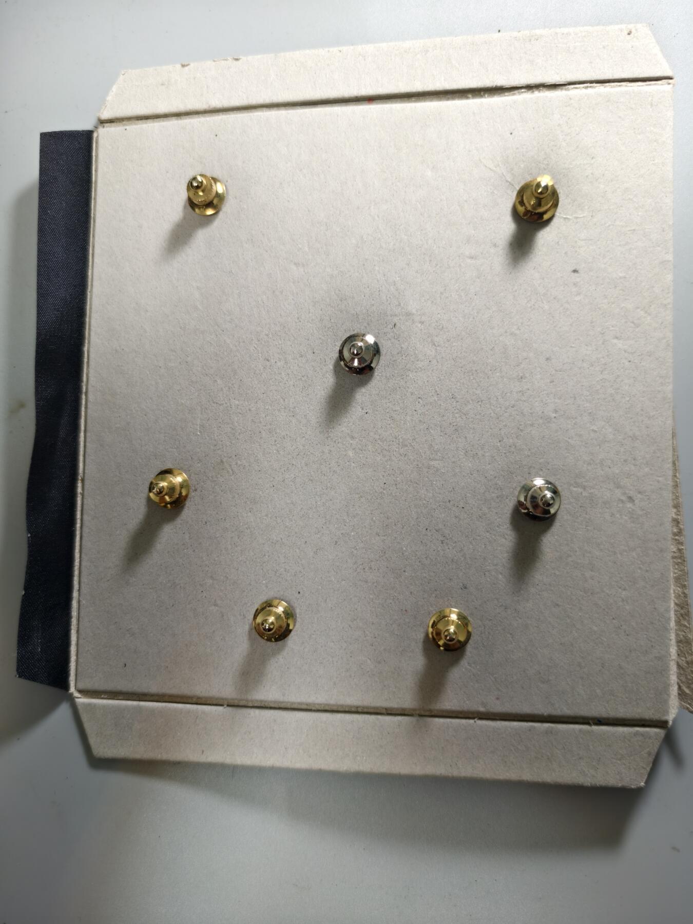 九期新疆小崔一丝路币杂件工艺品徽章拍卖 纪念章