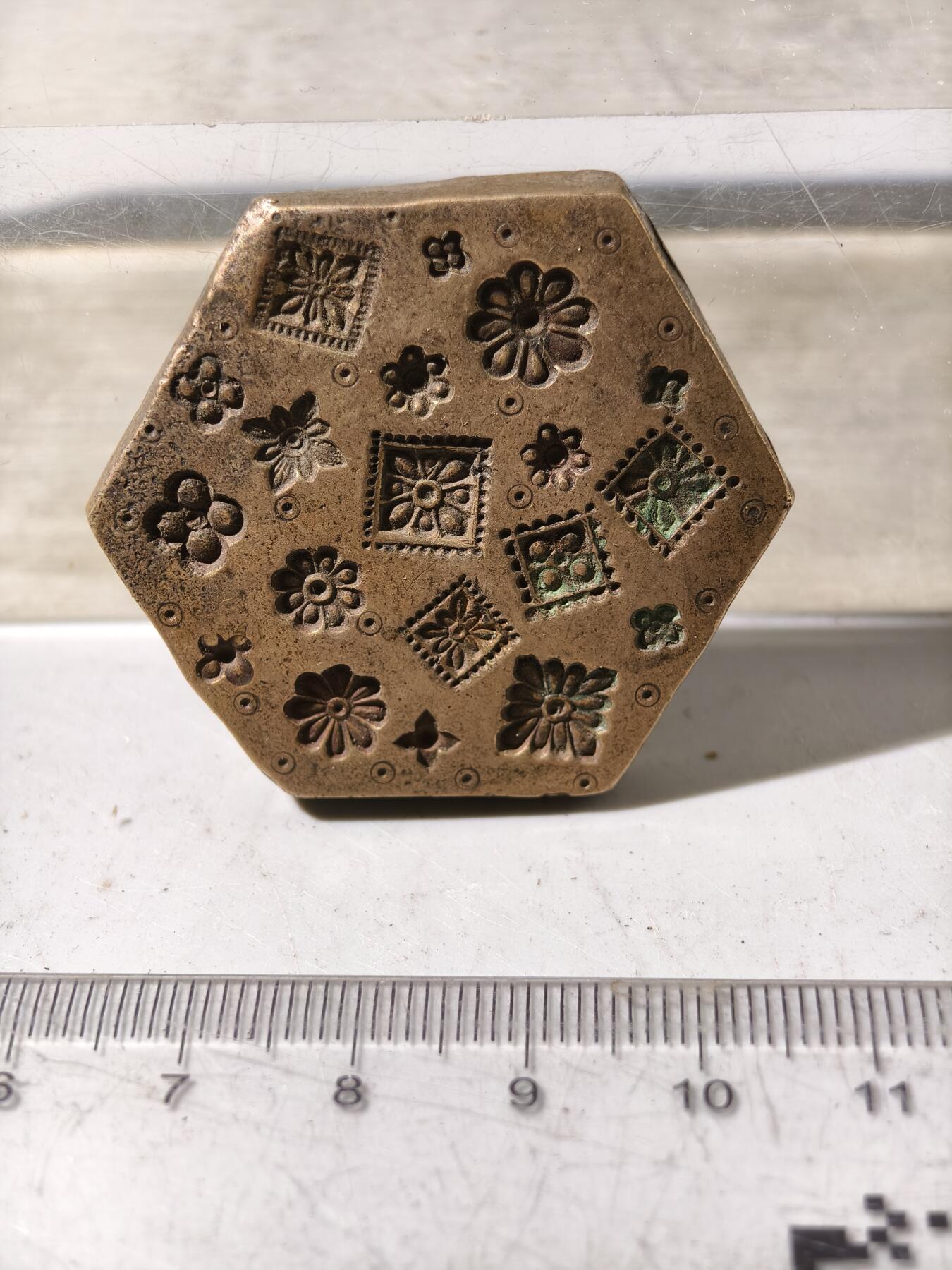 九期新疆小崔一丝路币杂件工艺品徽章拍卖 少数民族地区金银饰品打制铜模具