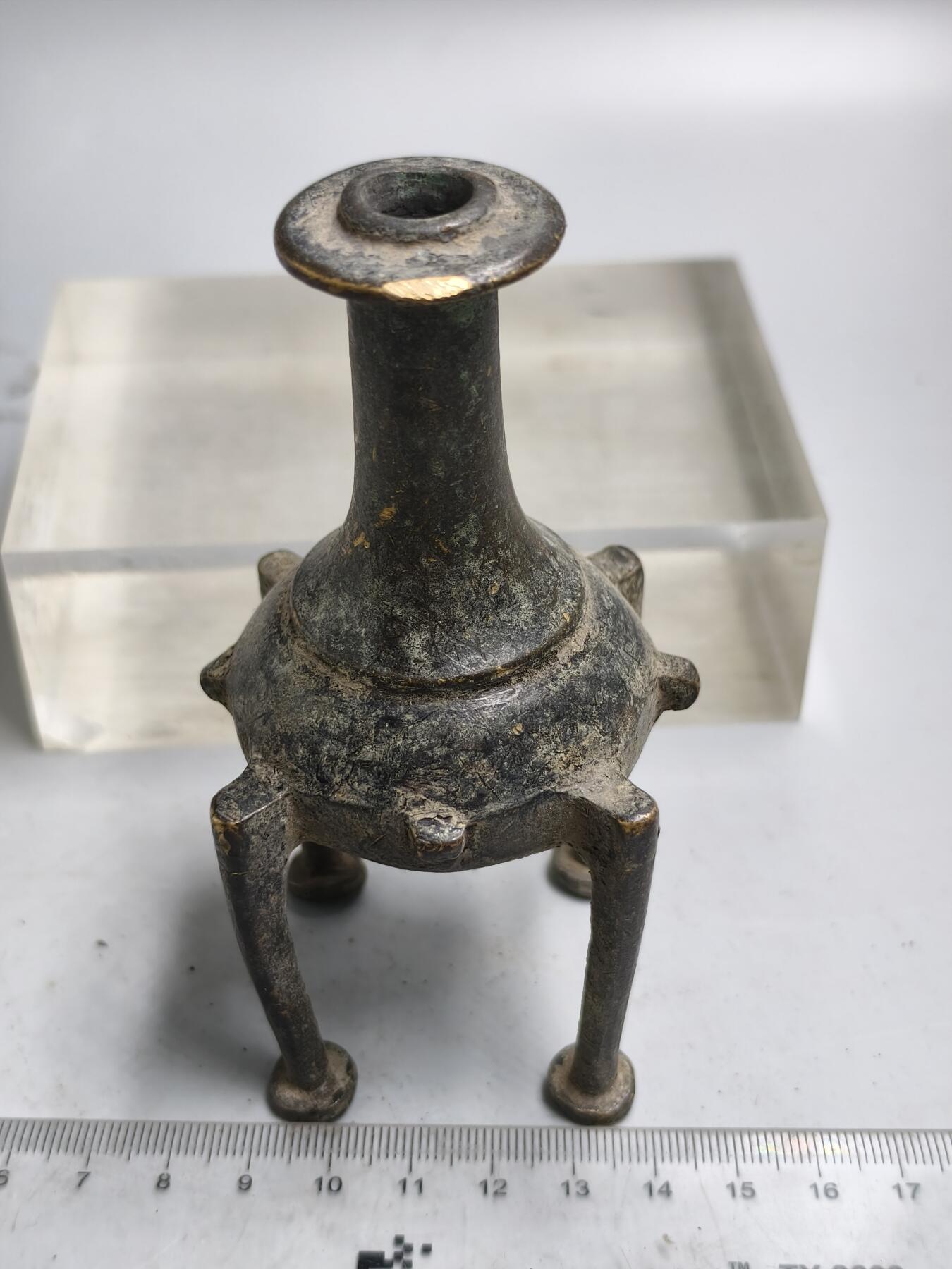 九期新疆小崔一丝路币杂件工艺品徽章拍卖 铜香插