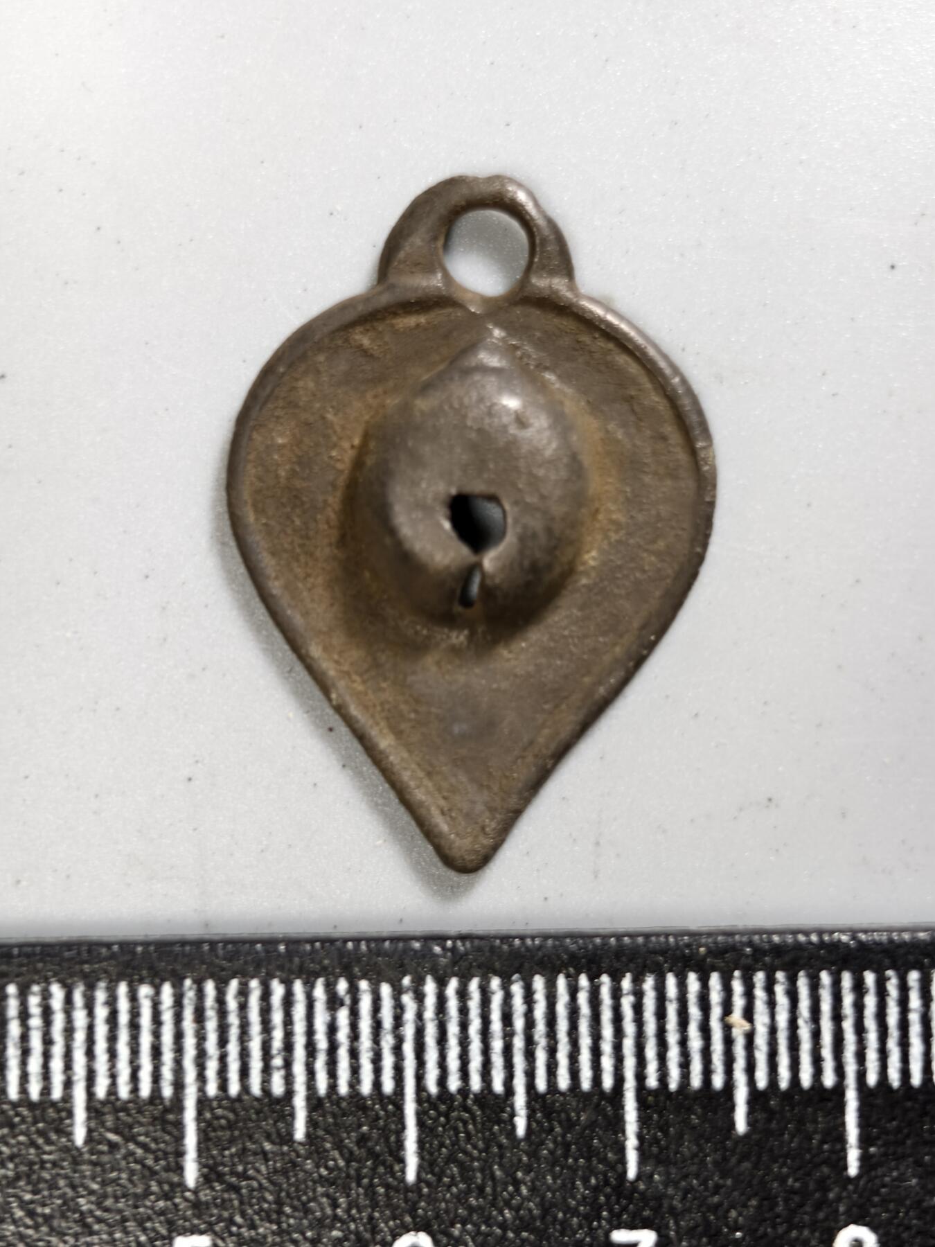 九期新疆小崔一丝路币杂件工艺品徽章拍卖 老铜护身符