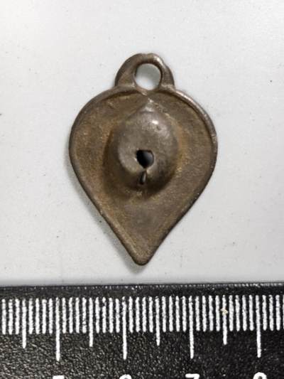 九期新疆小崔一丝路币杂件工艺品徽章拍卖 - 老铜护身符