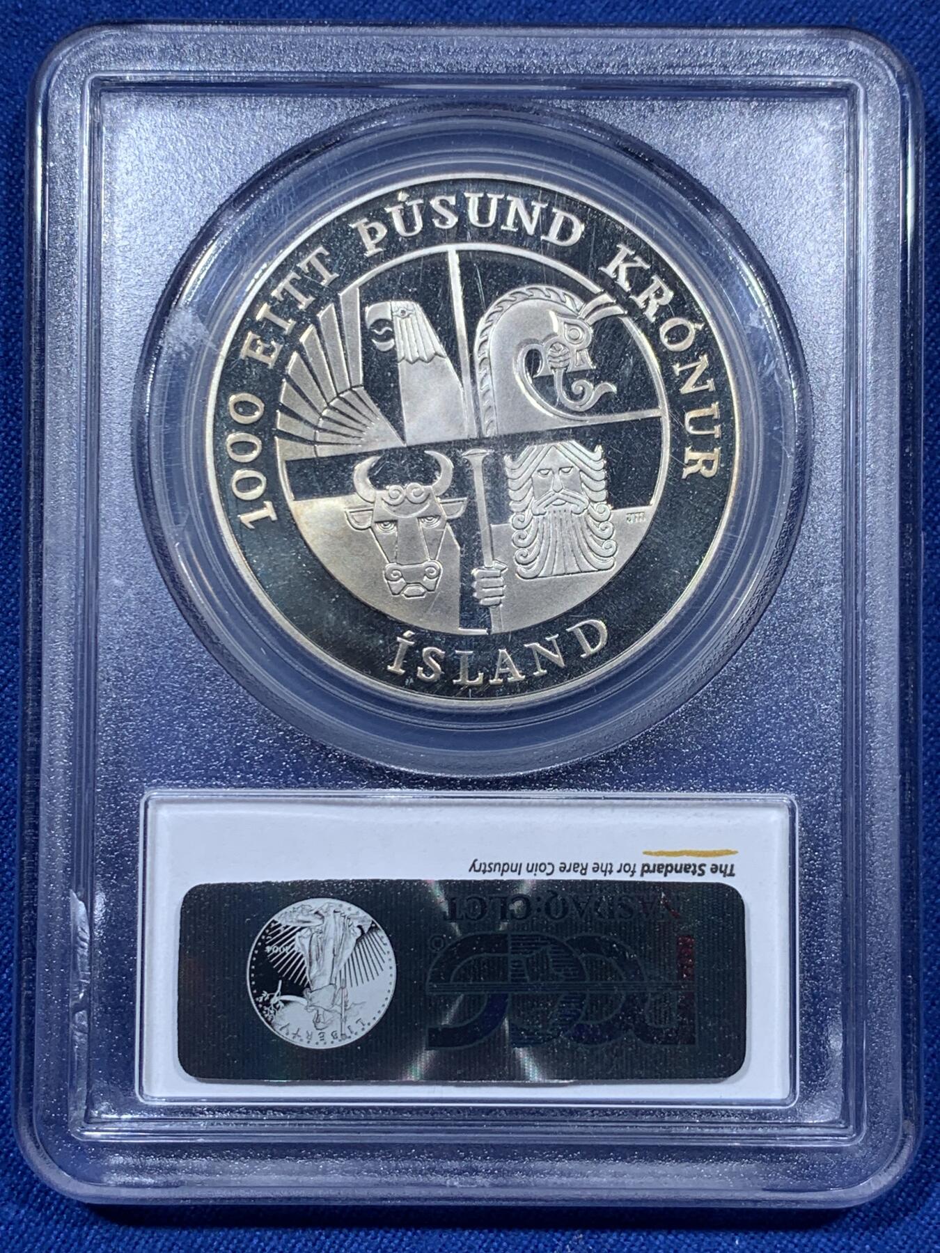 《竞宝斋》第313场 周日，周一 2场连拍 （全场包邮） PCGS PR69DC 冰岛2000年北美发现者1000克朗大银币 支撑架小磕币完好