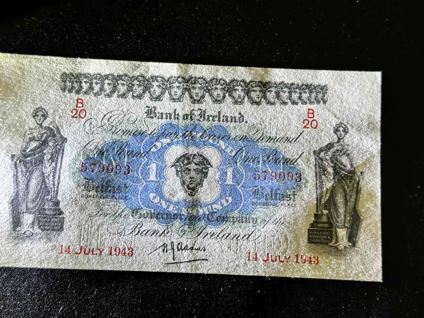 《外钞收藏家》第四百二十一期 1943年北爱尔兰1镑  UNC- 品相如图