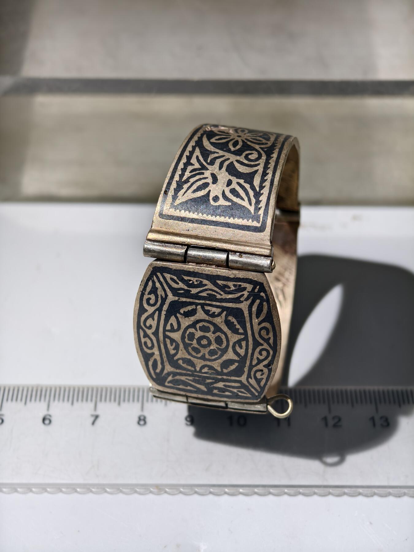 九期新疆小崔一丝路币杂件工艺品徽章拍卖 少数民族地区铜器