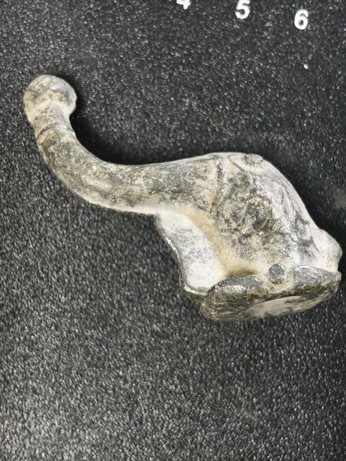 九期新疆小崔一丝路币杂件工艺品徽章拍卖 老铅制大象