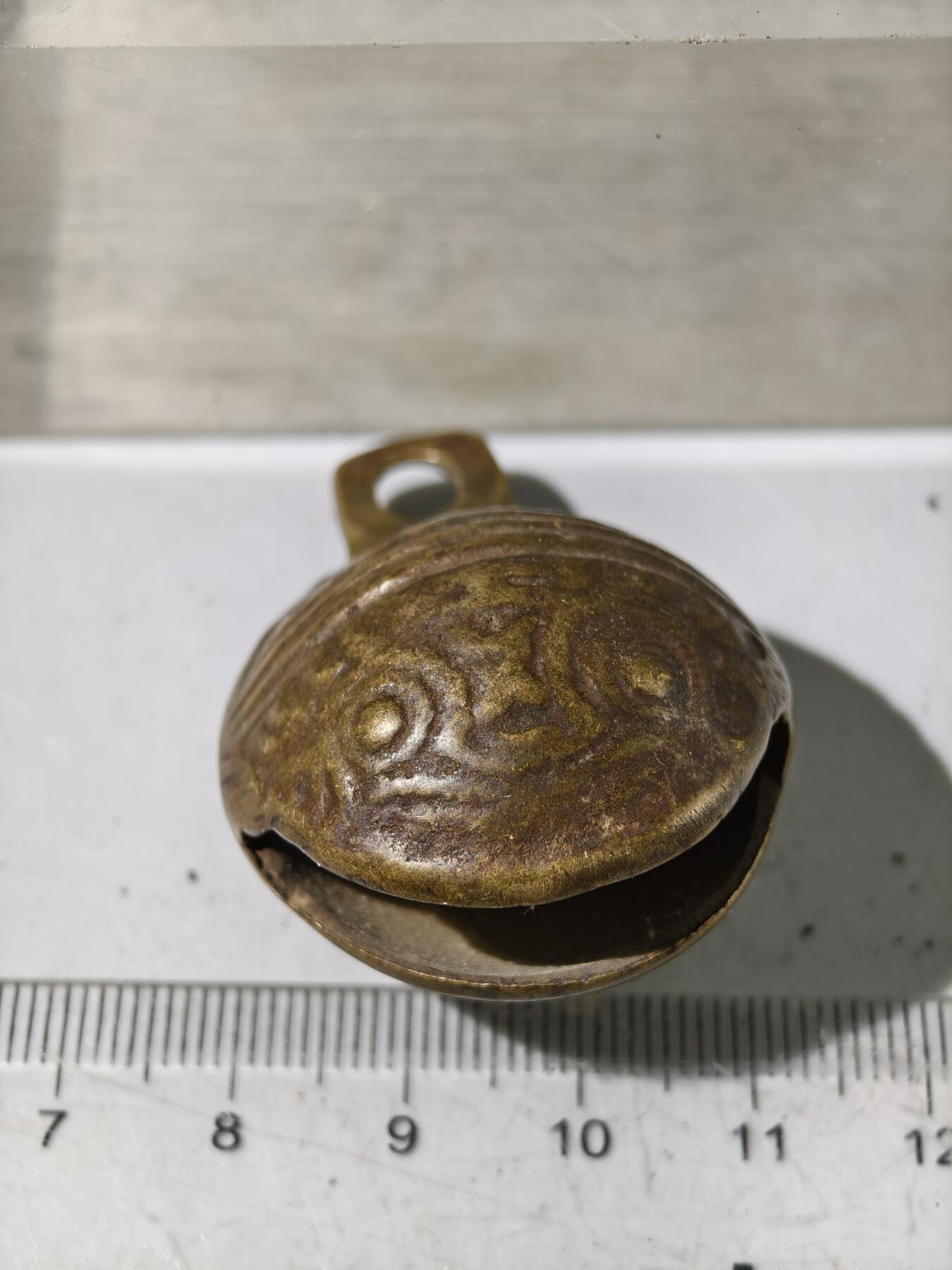 九期新疆小崔一丝路币杂件工艺品徽章拍卖 铜铃铛