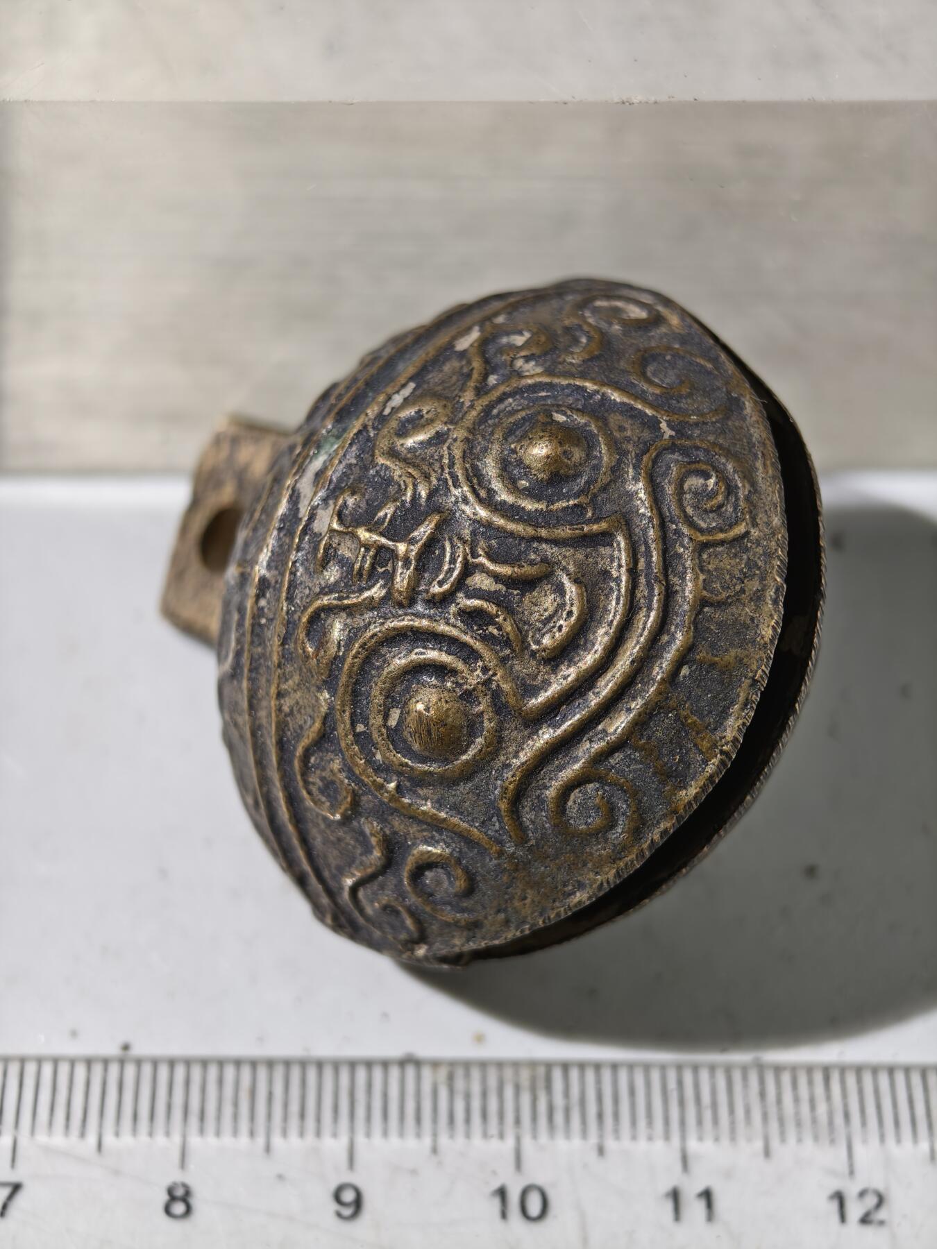 九期新疆小崔一丝路币杂件工艺品徽章拍卖 铜铃铛