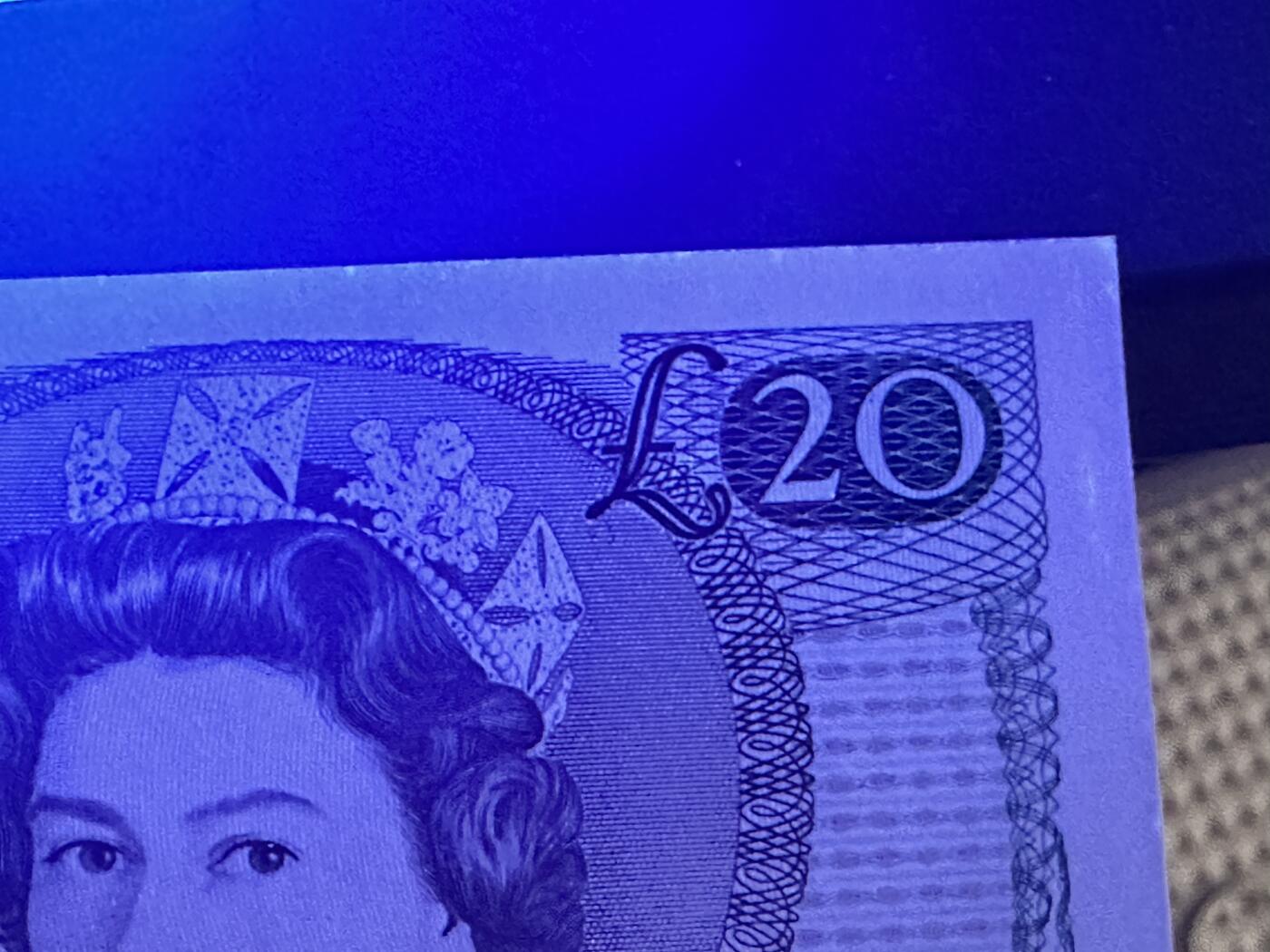 《外钞收藏家》第四百二十一期 英国D序列20镑 全新 边上有极轻微荧光反应