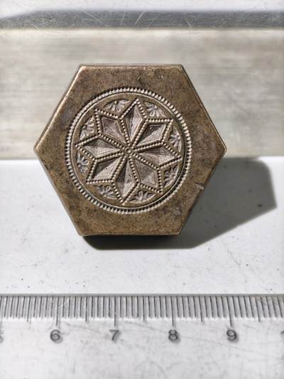 九期新疆小崔一丝路币杂件工艺品徽章拍卖 - 少数民族地区金银饰品打制铜模具