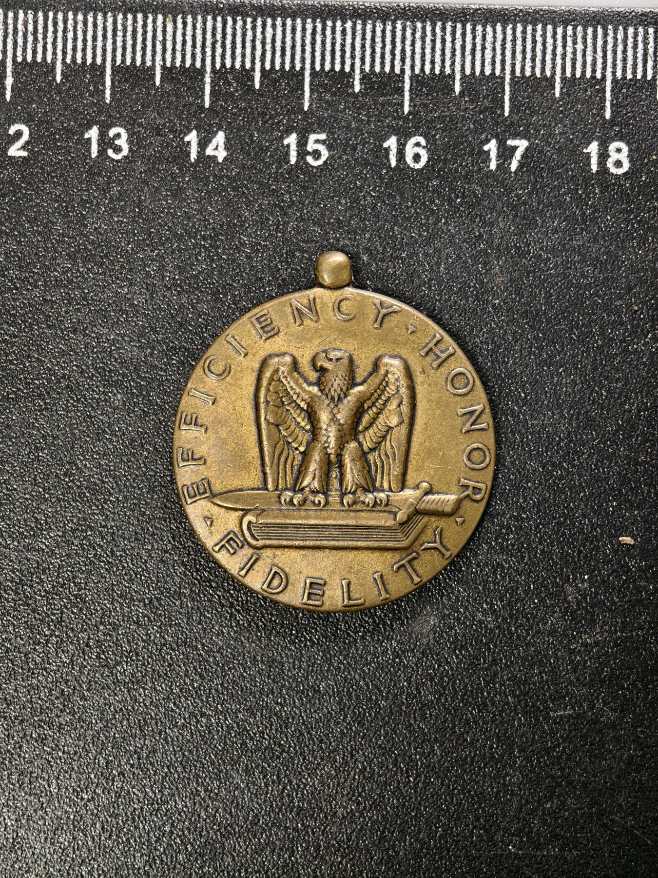 九期新疆小崔一丝路币杂件工艺品徽章拍卖 纪念章