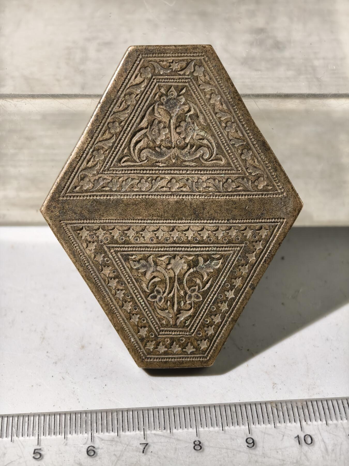 九期新疆小崔一丝路币杂件工艺品徽章拍卖 少数民族地区金银饰品打制铜模具