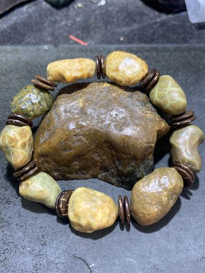精美罕见草花纹筋脉石老料原石手串一条， - 精美罕见草花纹筋脉石老料原石手串一条，