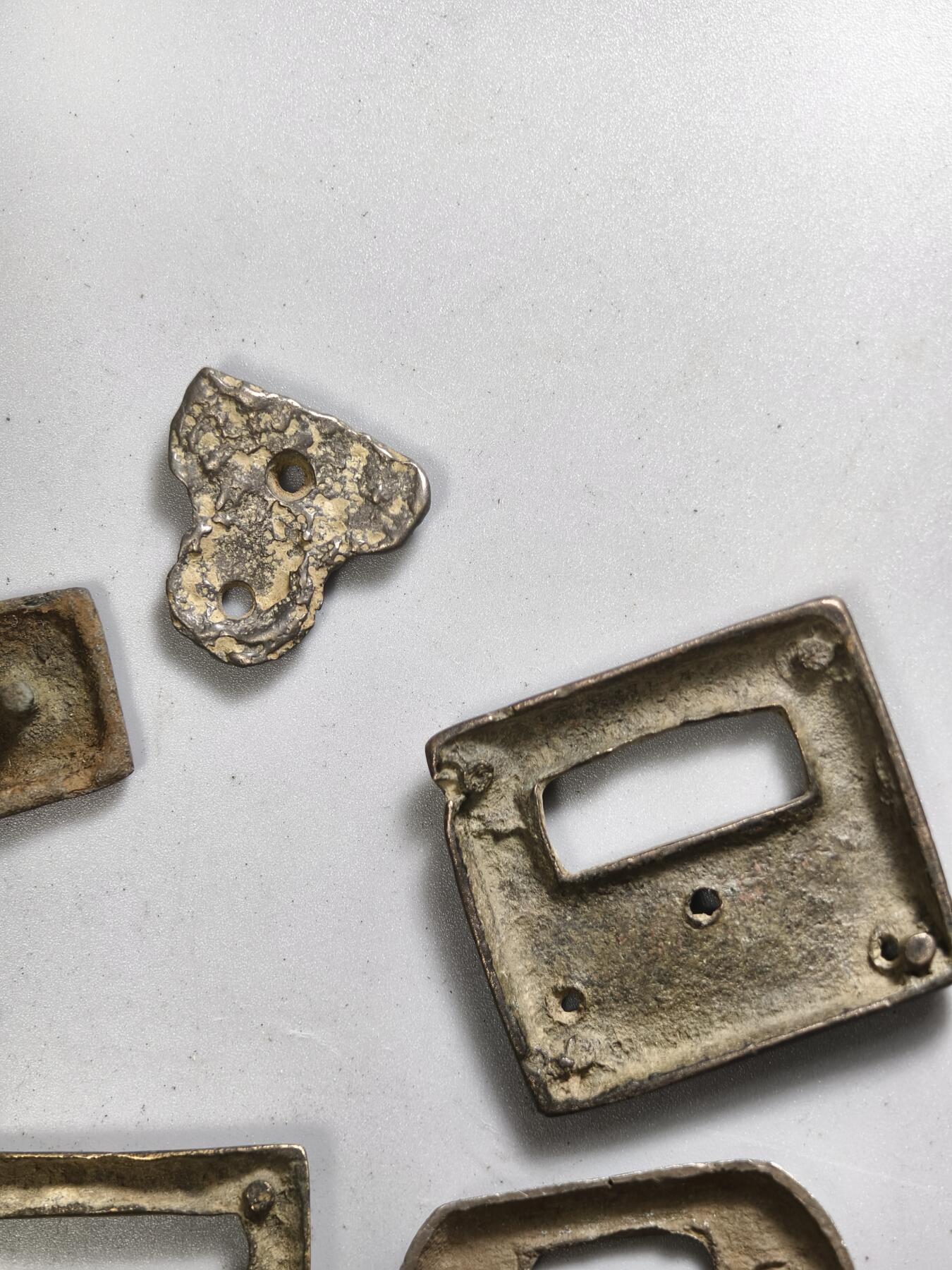 九期新疆小崔一丝路币杂件工艺品徽章拍卖 铜饰品