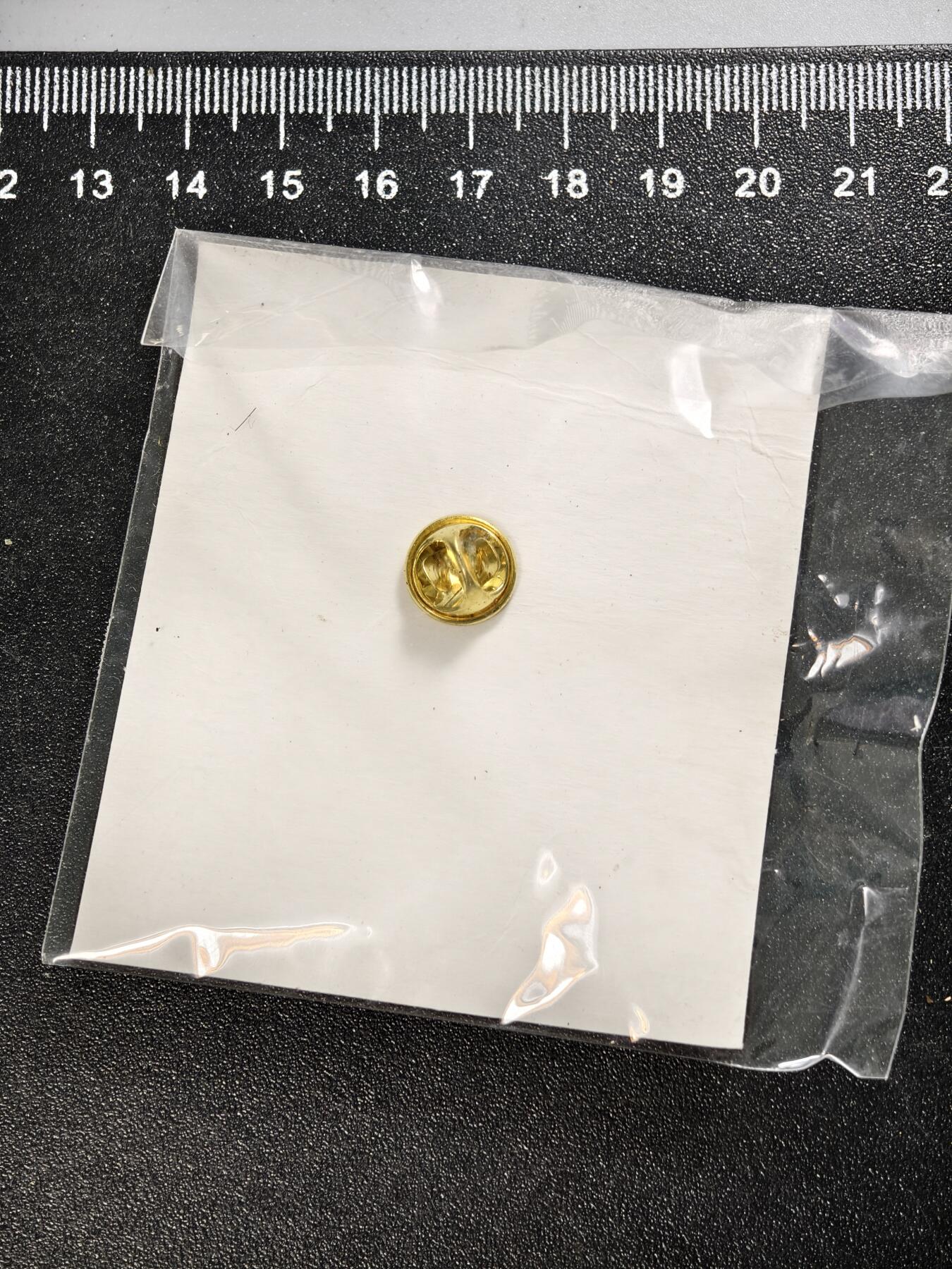 九期新疆小崔一丝路币杂件工艺品徽章拍卖 兵团记忆章子